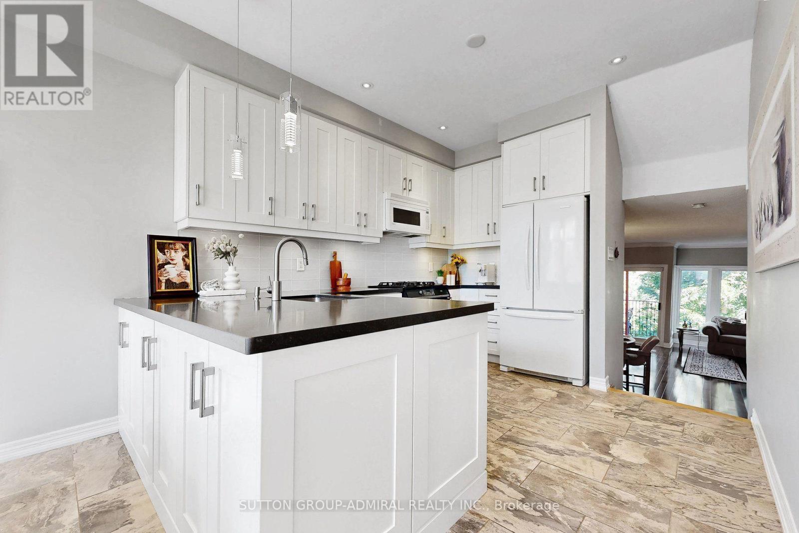 2002 John Street, Markham, ON