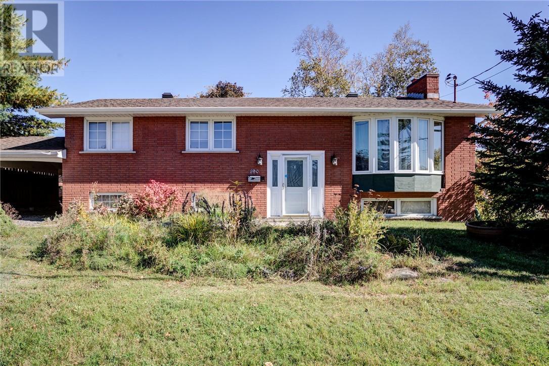 890 Auger Avenue, Sudbury, ON