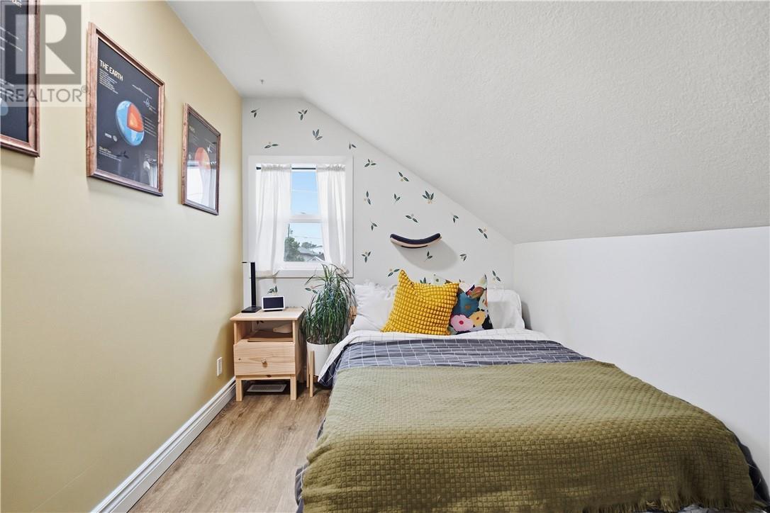 21 Bulmer Avenue, Sudbury, ON