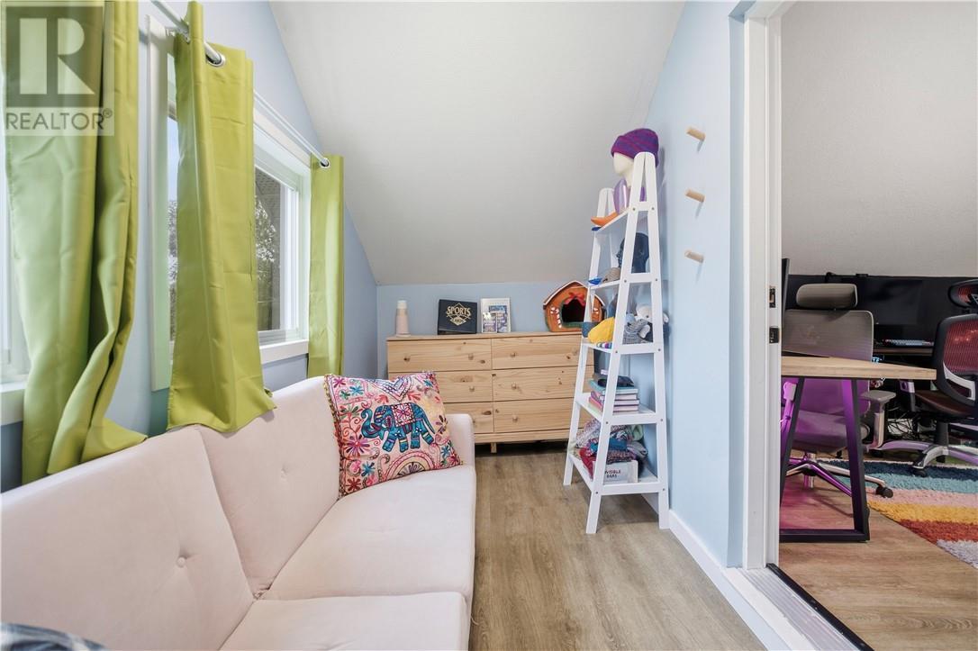 21 Bulmer Avenue, Sudbury, ON