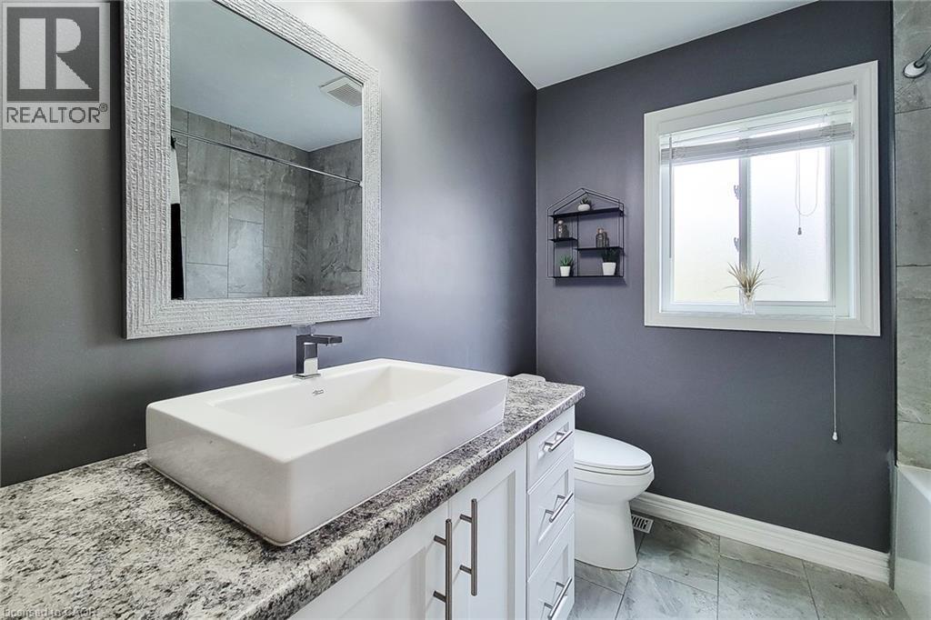 Floating vessel sink with a modern faucet - 4274 Sixth Avenue, Niagara Falls, ON
