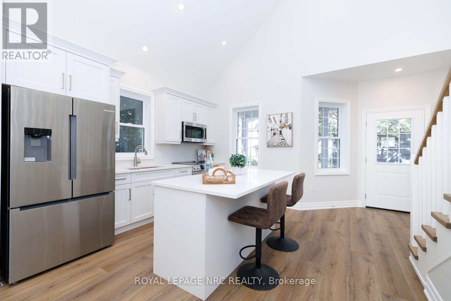 Centre island and quartz counter tops. - 3 Peel Street, St. Catharines (Port Dalhousie), ON