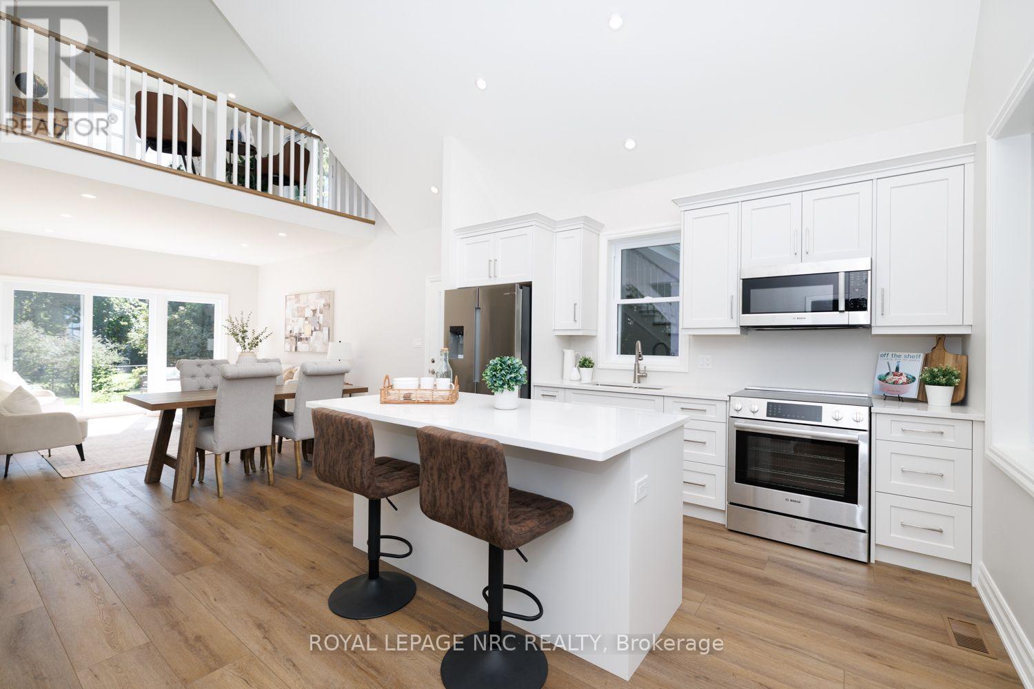 All stainless steel appliances. - 3 Peel Street, St. Catharines (Port Dalhousie), ON