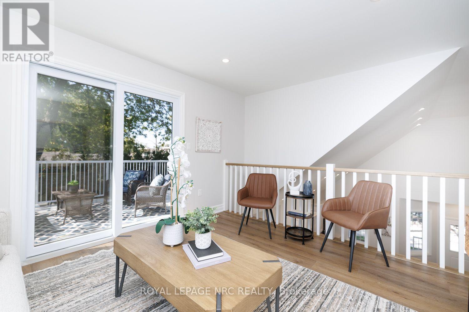 Excellent family room or even bedroom! - 3 Peel Street, St. Catharines (Port Dalhousie), ON