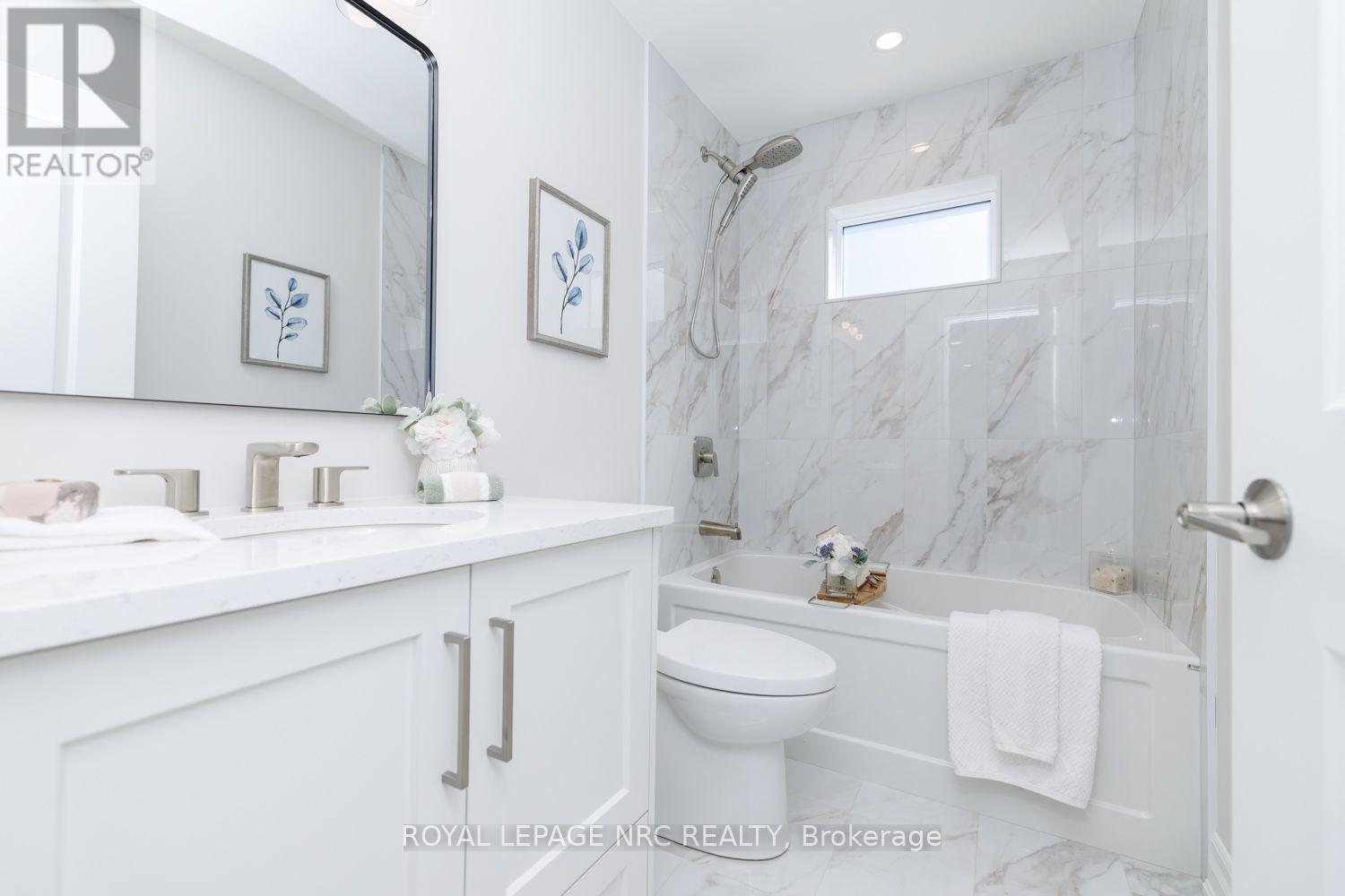 4-pc bathroom on the upper level . - 3 Peel Street, St. Catharines (Port Dalhousie), ON