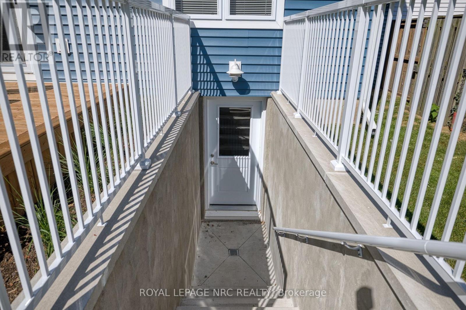 Private entrance to the basement. - 3 Peel Street, St. Catharines (Port Dalhousie), ON