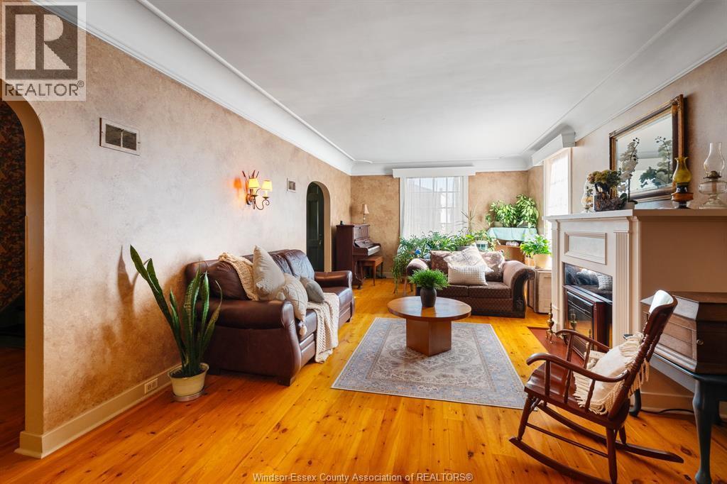 99 Talbot Street West, Leamington, ON