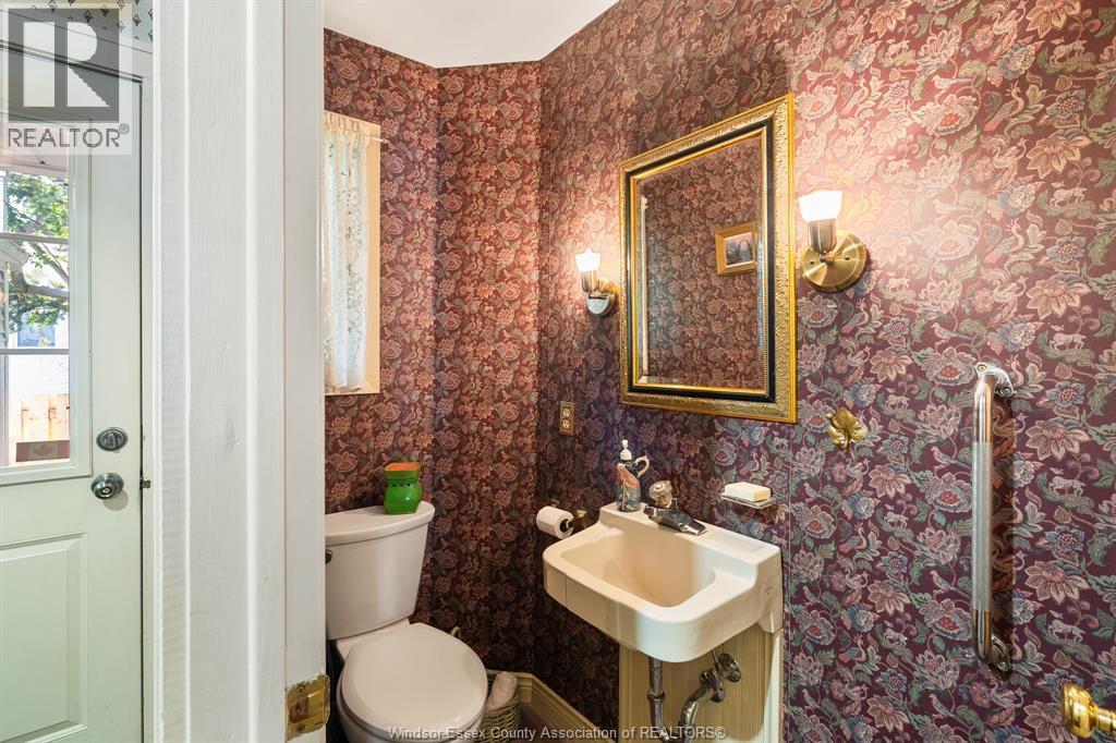 99 Talbot Street West, Leamington, ON