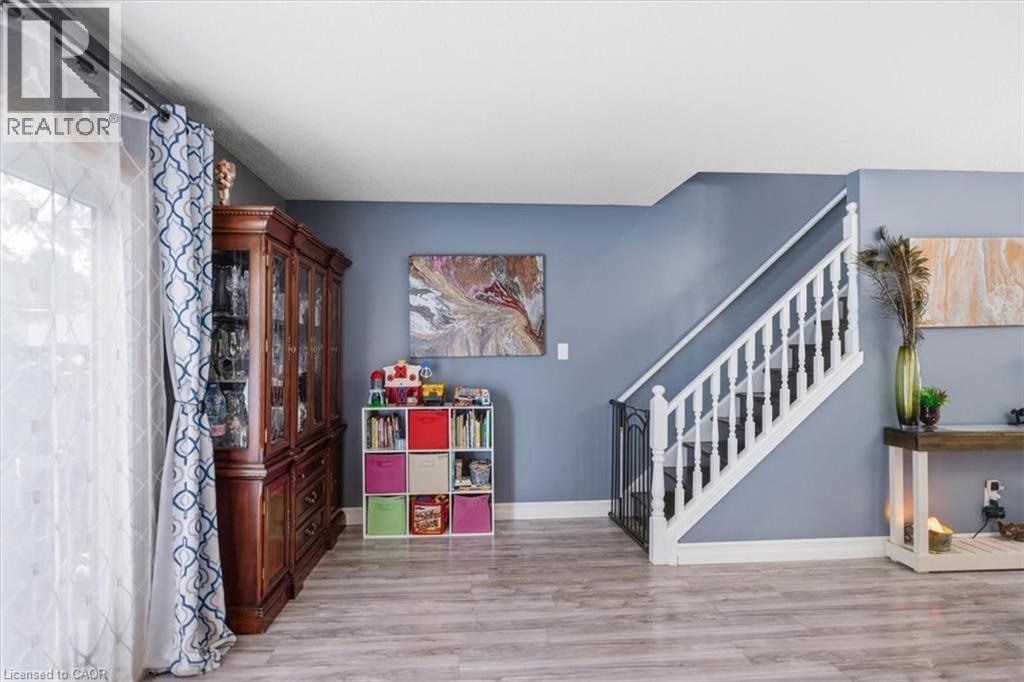 Wood-finish flooring throughout - 4804 John Street, Beamsville, ON