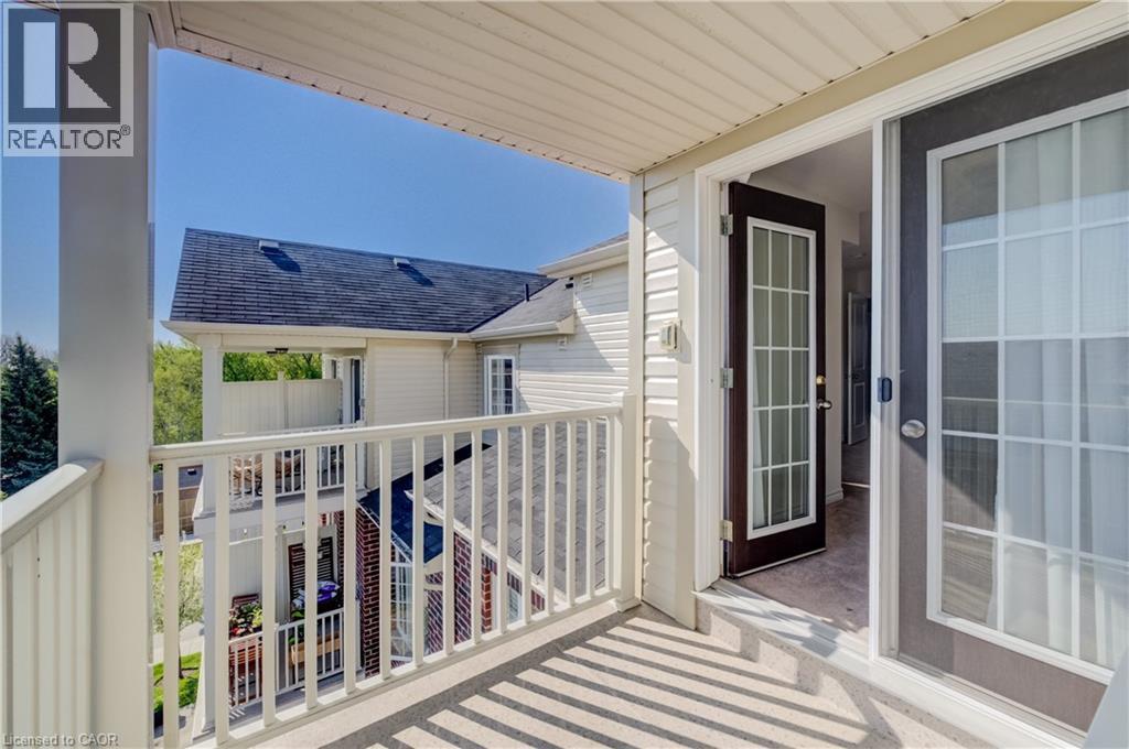 Upper-level balcony featuring a privacy railing and a textured concrete floor - 403 Westwood Drive Unit# 59, Kitchener, ON
