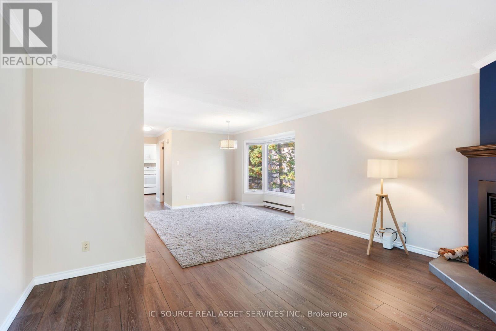 6754B Jeanne-D'Arc Boulevard N, Ottawa, ON