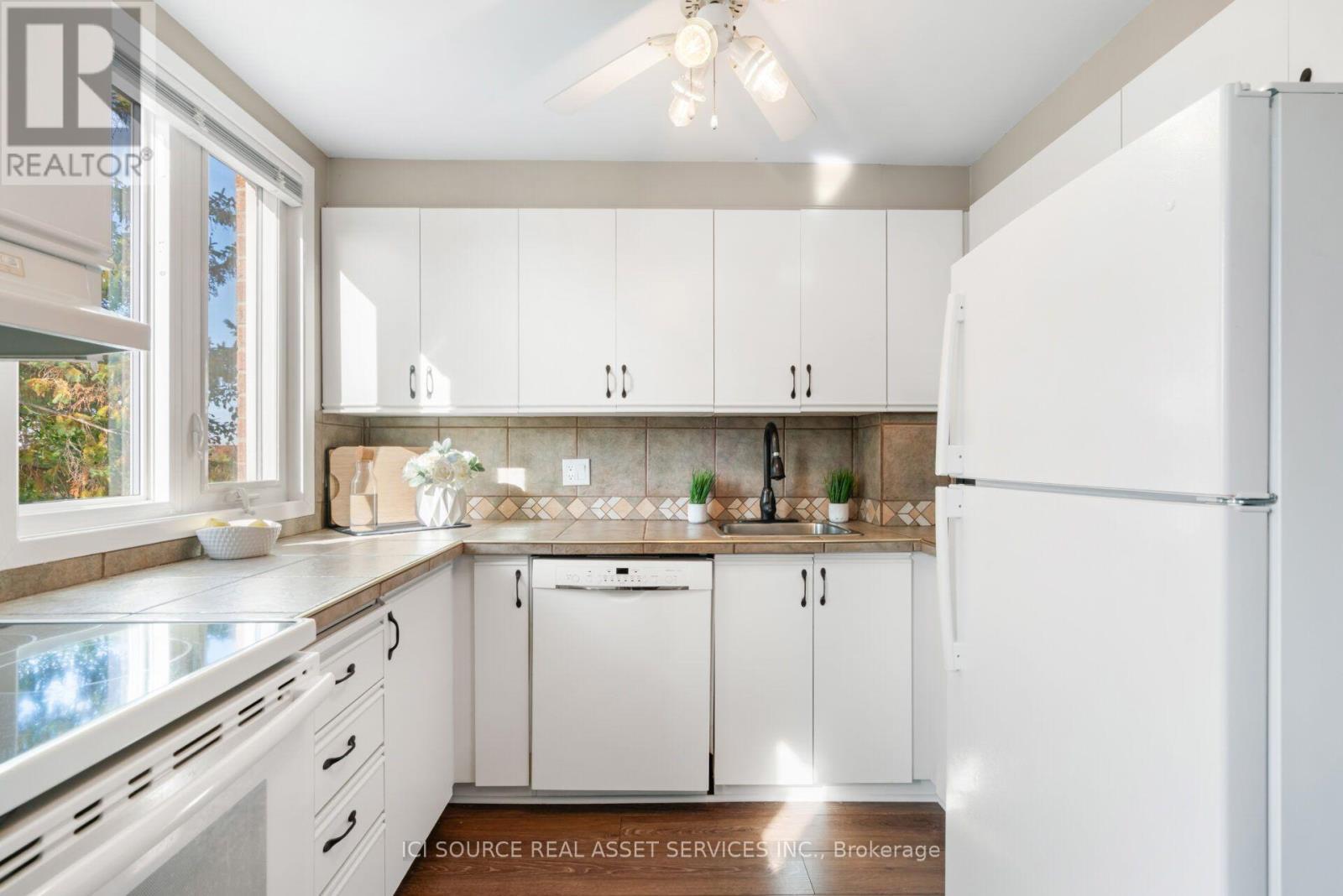 6754B Jeanne-D'Arc Boulevard N, Ottawa, ON