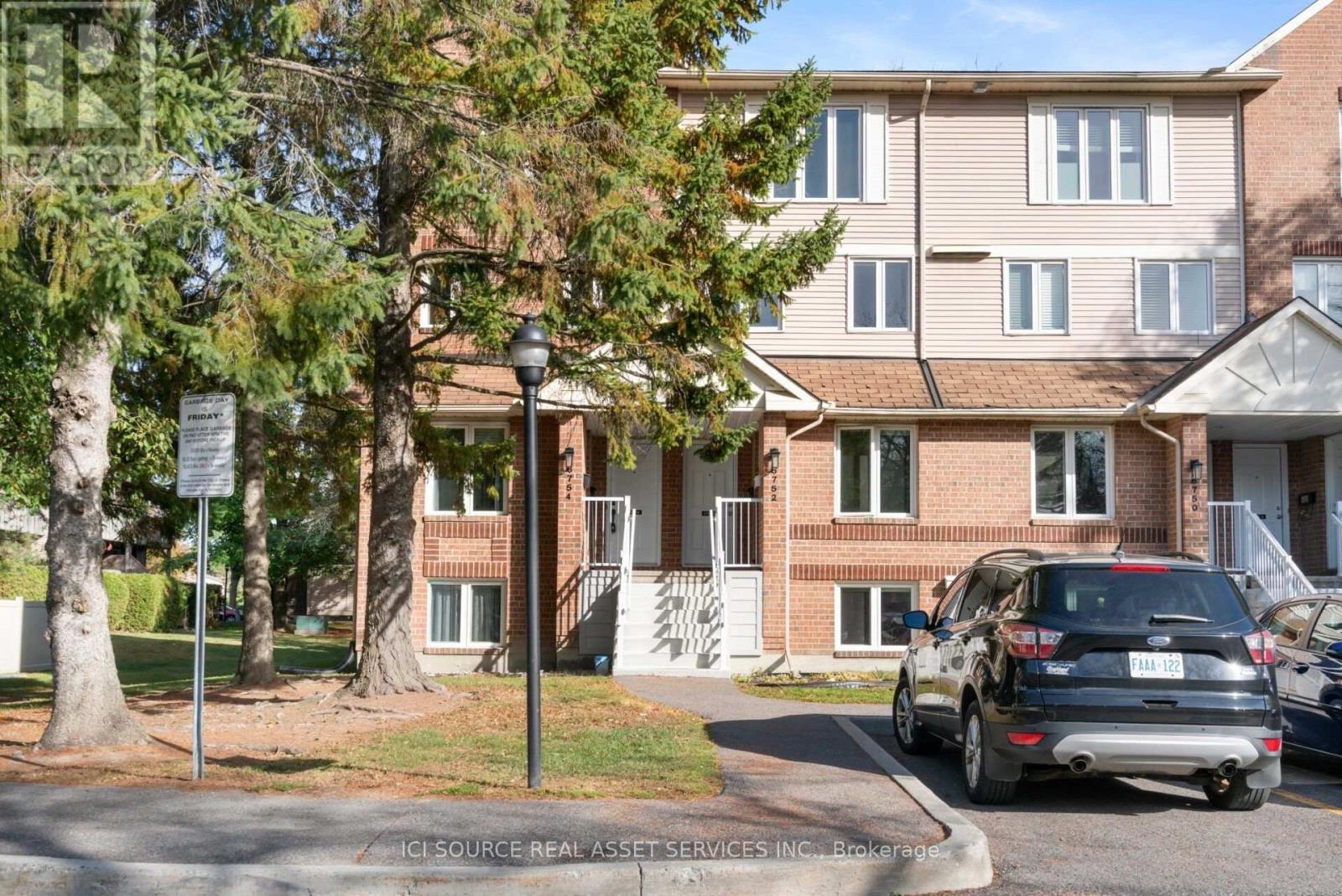 6754B Jeanne-D'Arc Boulevard N, Ottawa, ON