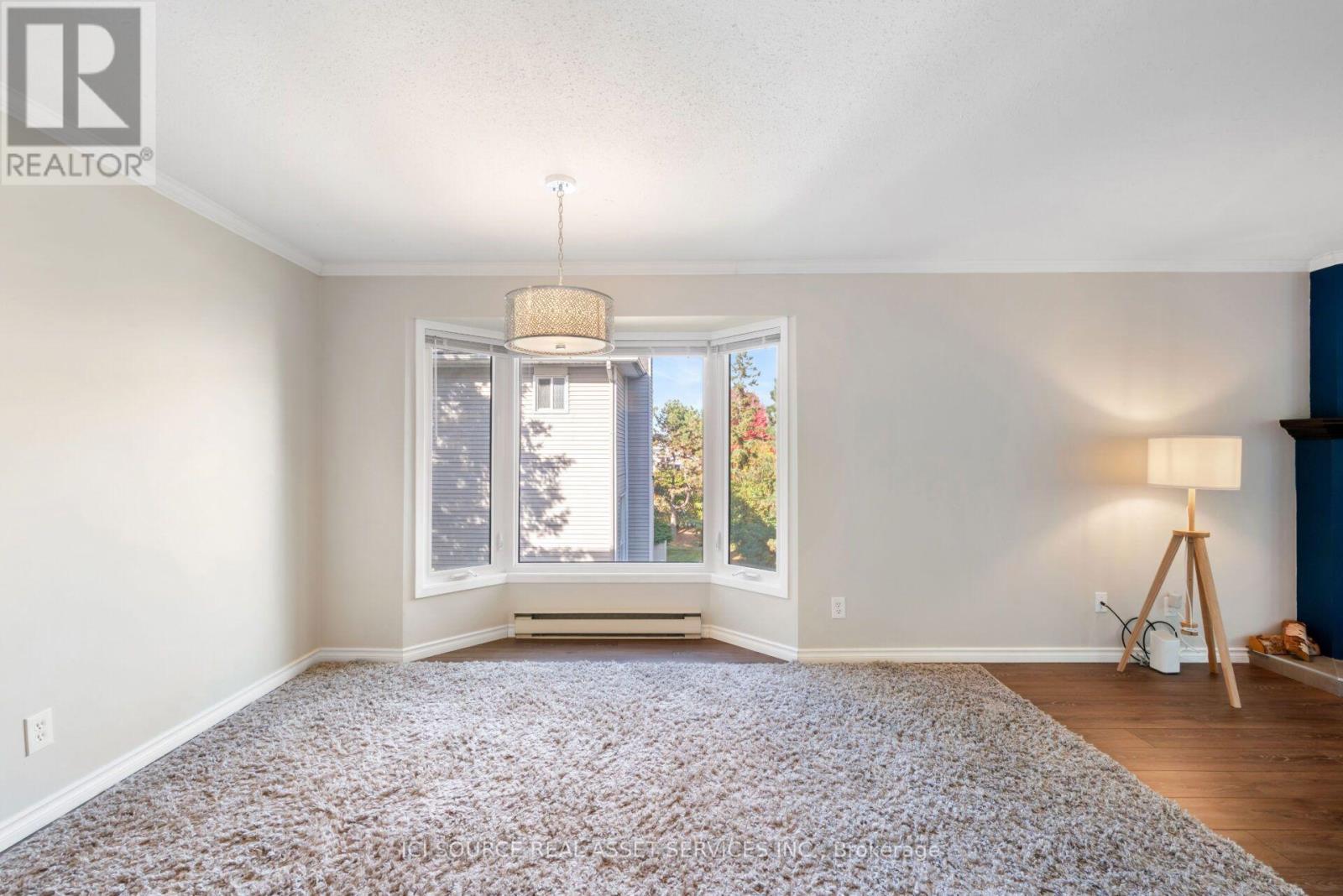 6754B Jeanne-D'Arc Boulevard N, Ottawa, ON