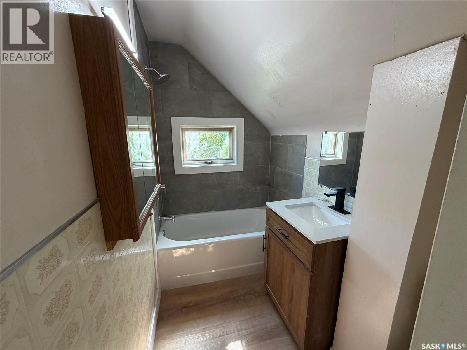 1014 6Th Avenue Nw, Moose Jaw, SK