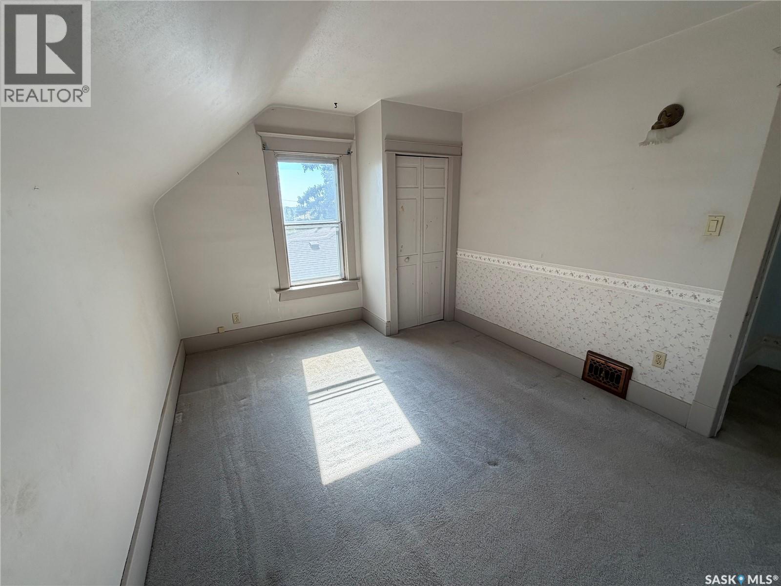 1014 6Th Avenue Nw, Moose Jaw, SK