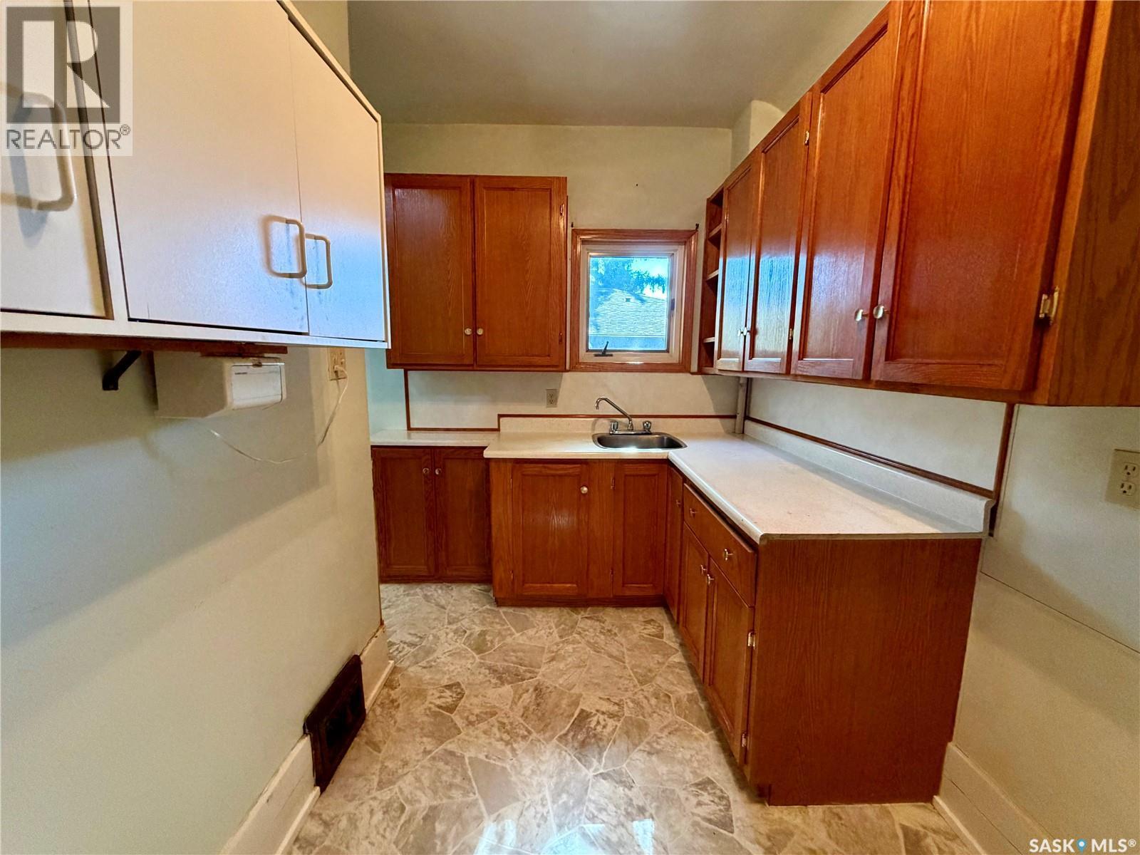 1014 6Th Avenue Nw, Moose Jaw, SK
