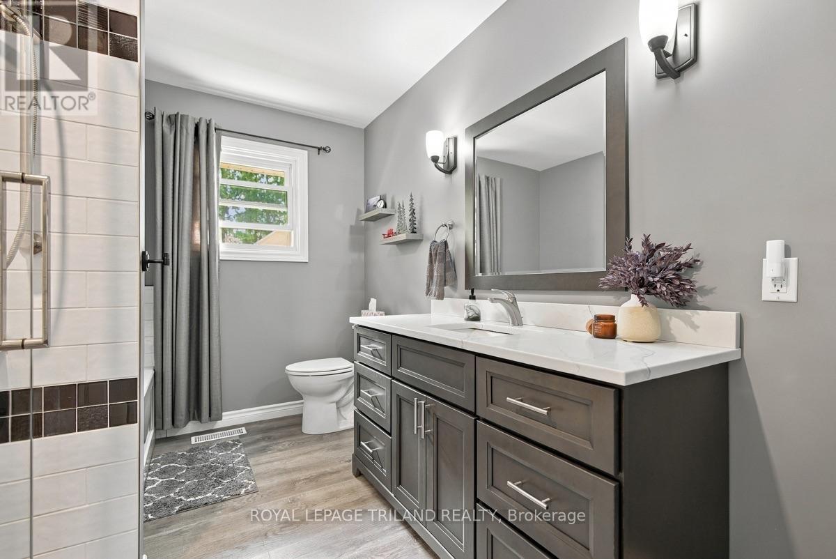 Main Floor: 4-Piece Bathroom - 15198 St Ignatius Line, Chatham-Kent (Bothwell), ON