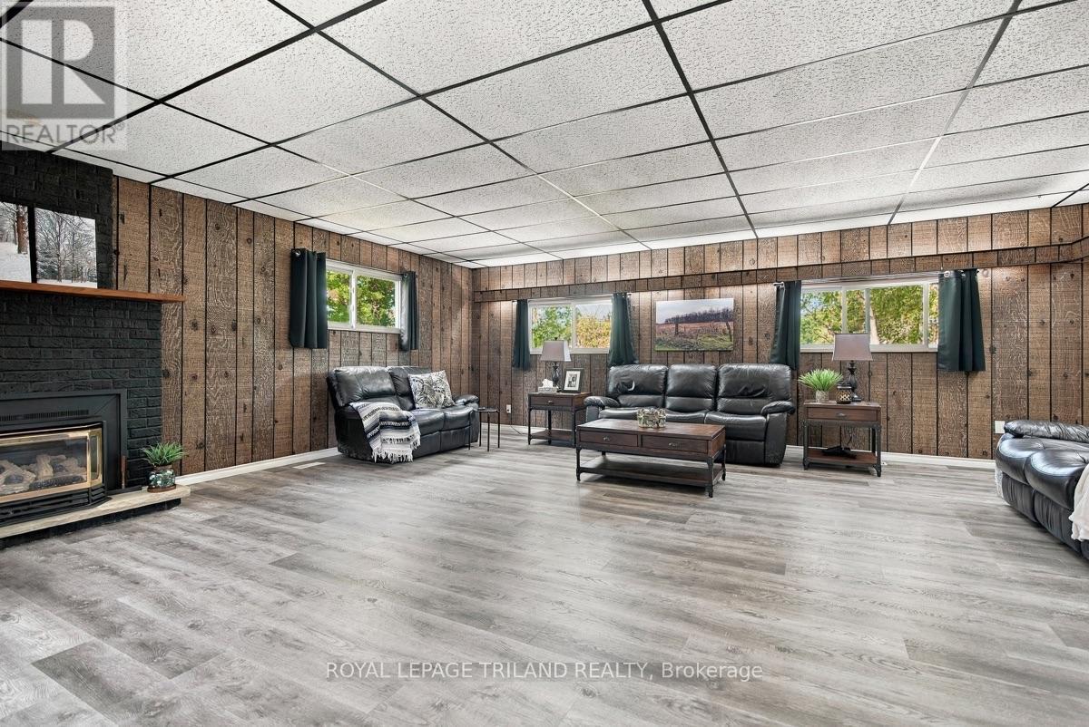 Upper Floor: Loft Area - 15198 St Ignatius Line, Chatham-Kent (Bothwell), ON