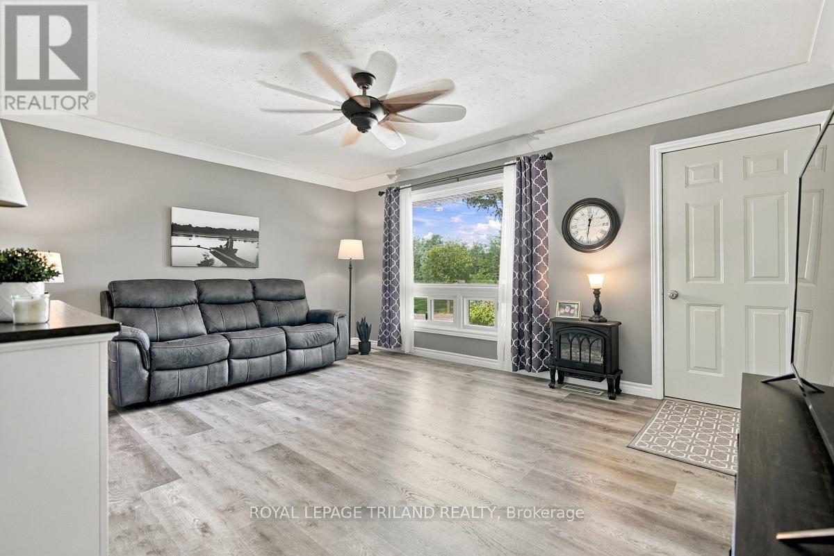 Main Floor: Living Room - 15198 St Ignatius Line, Chatham-Kent (Bothwell), ON