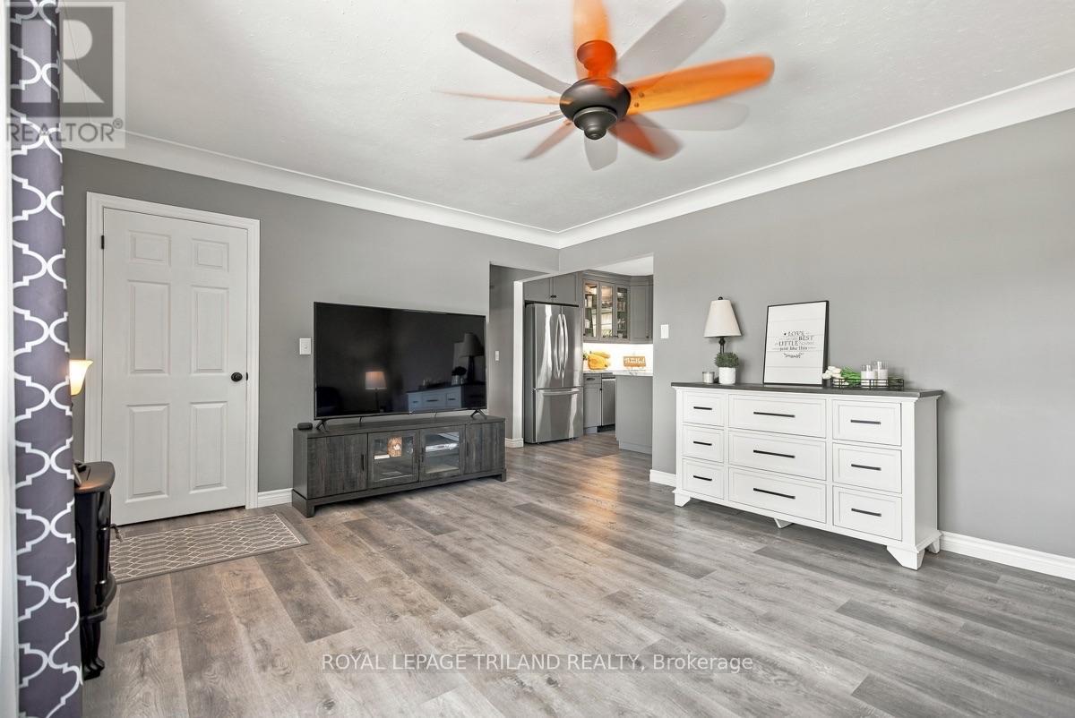 Main Floor: Living Room - 15198 St Ignatius Line, Chatham-Kent (Bothwell), ON