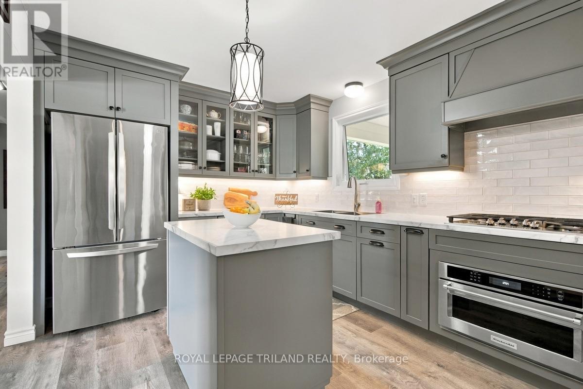 Main Floor: Bright Kitchen - 15198 St Ignatius Line, Chatham-Kent (Bothwell), ON