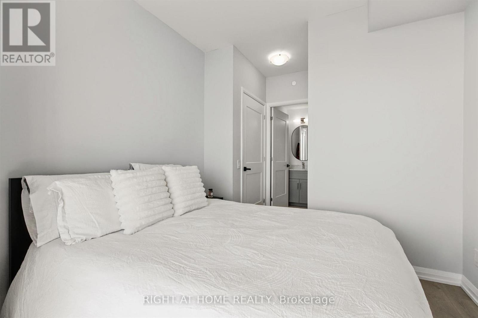 Primary Bedroom with Walk in Closet/Ensuite Bath - 2617 - 7895 Jane Street, Vaughan, ON