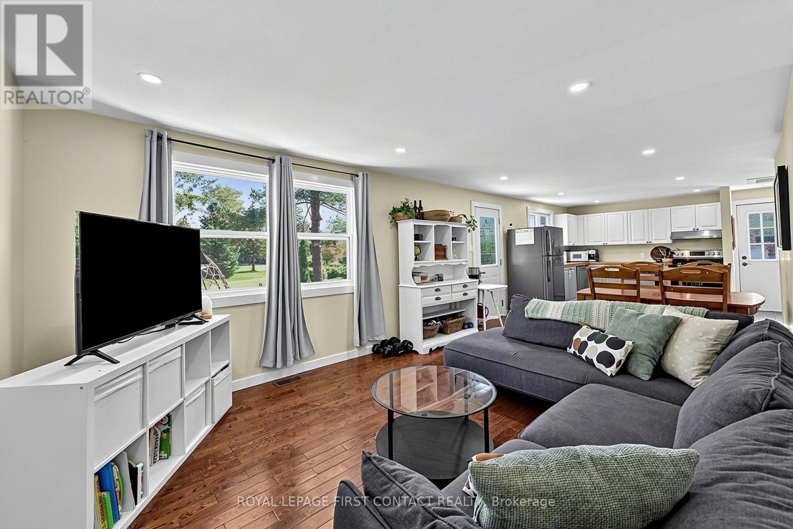 196 Paradise Avenue, Tay, ON