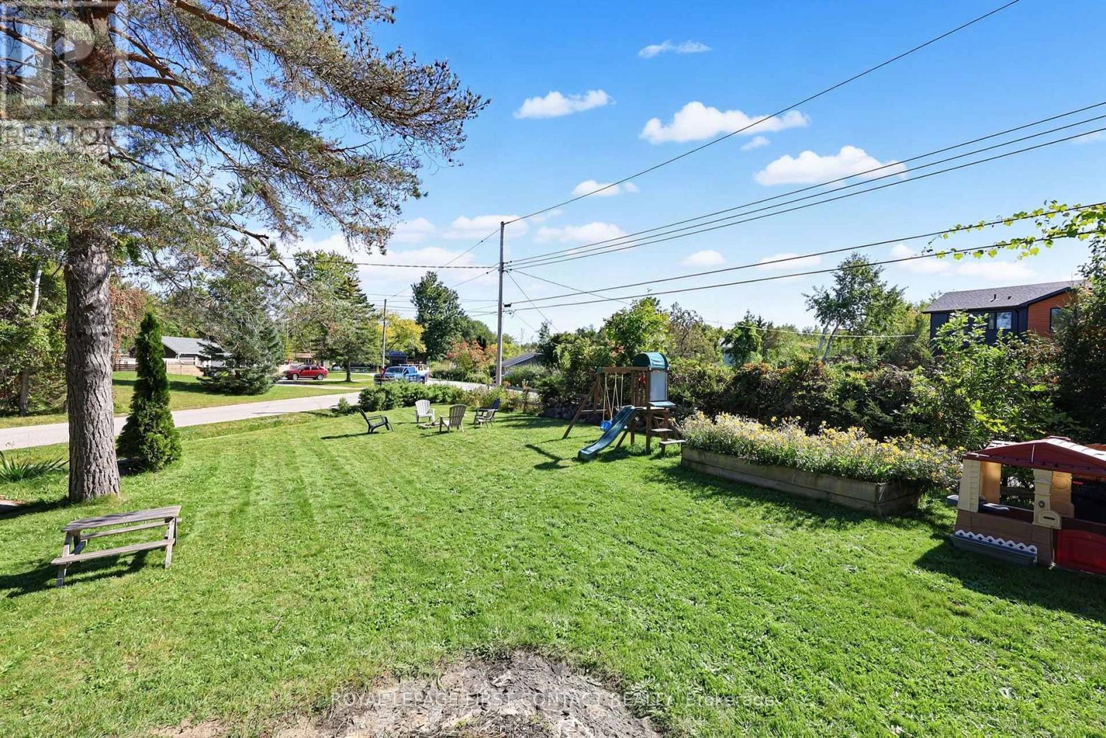196 Paradise Avenue, Tay, ON