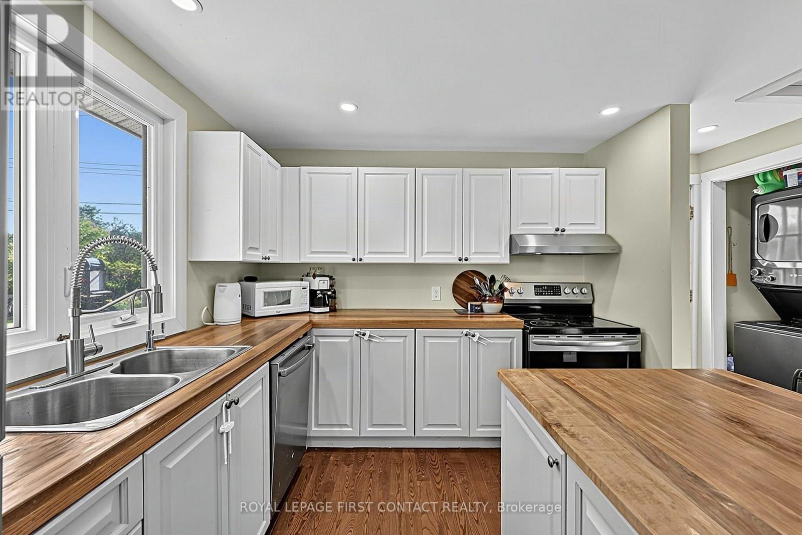 196 Paradise Avenue, Tay, ON
