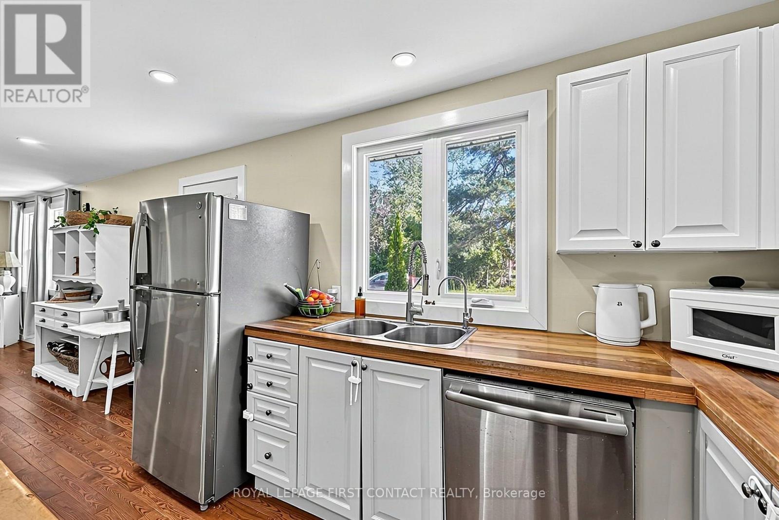 196 Paradise Avenue, Tay, ON