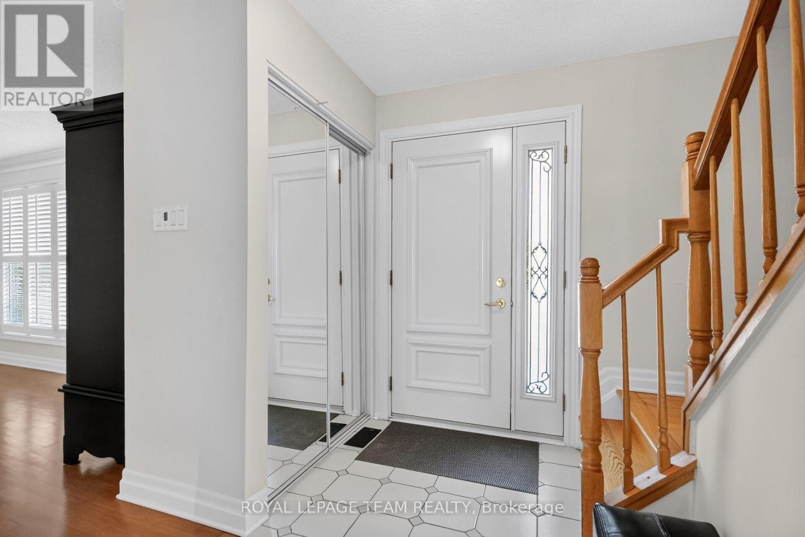 1069 Cahill Drive W, Ottawa, ON