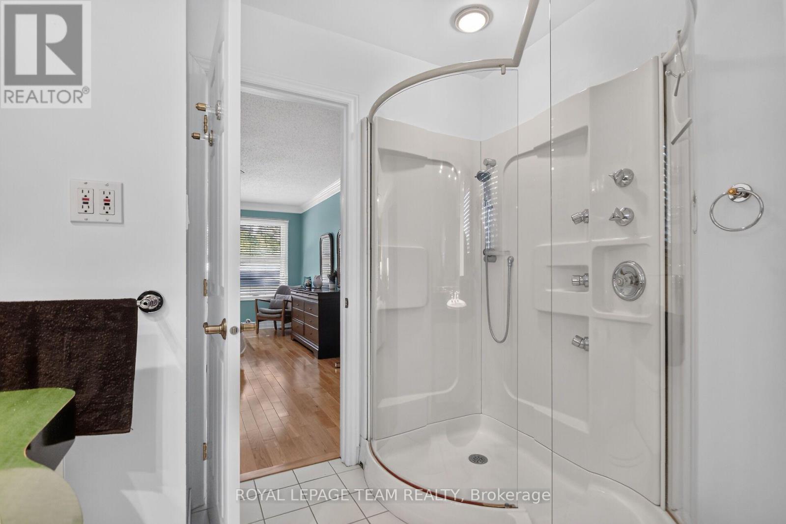 1069 Cahill Drive W, Ottawa, ON
