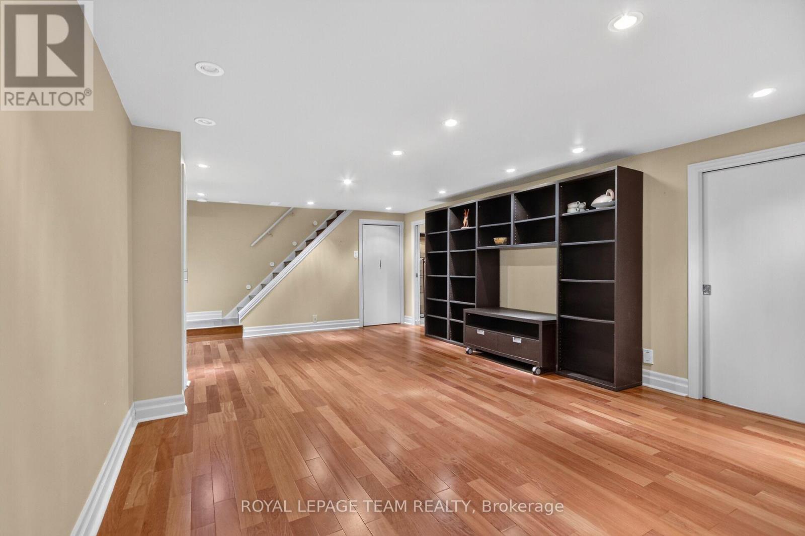 1069 Cahill Drive W, Ottawa, ON