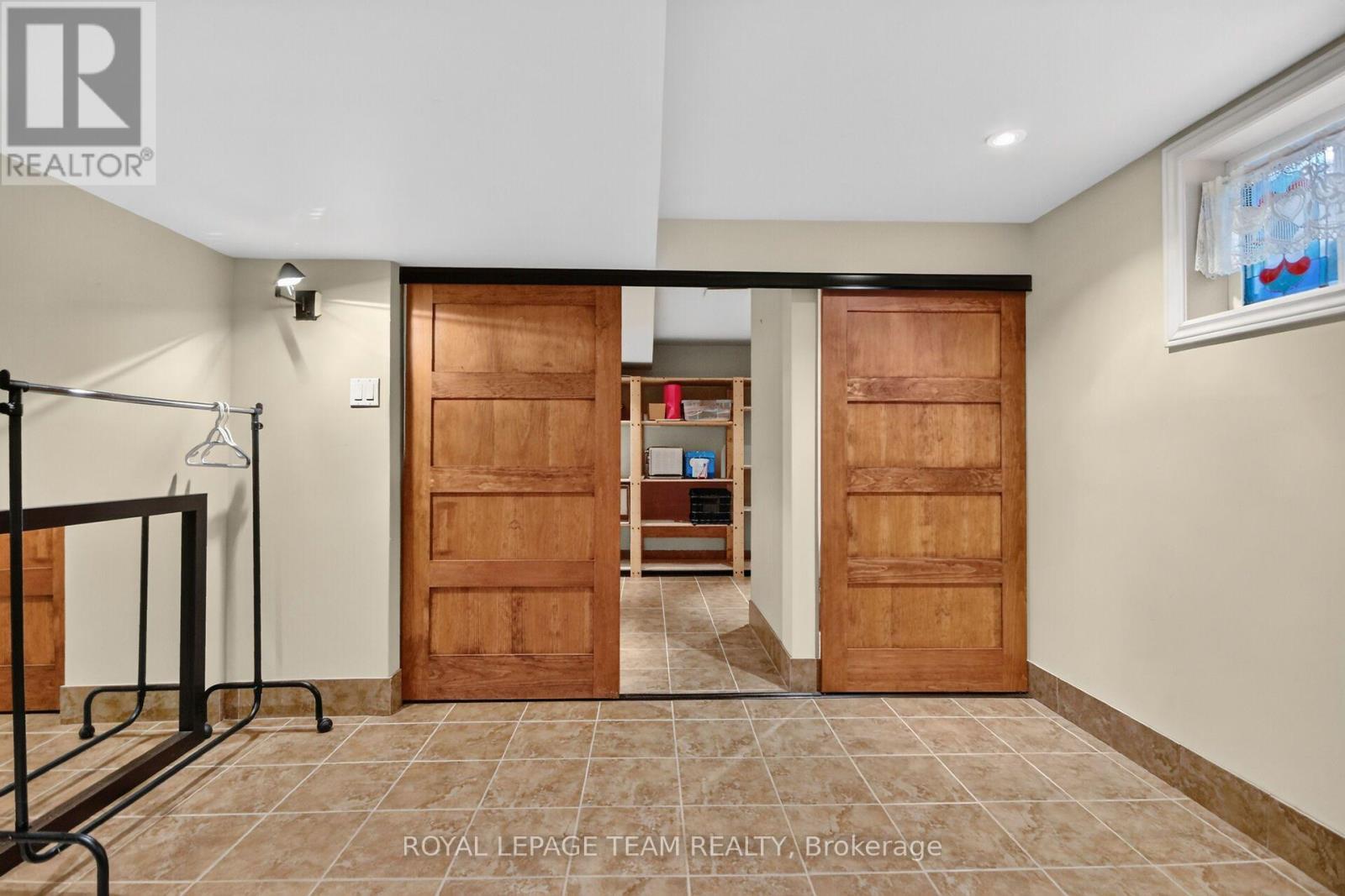 1069 Cahill Drive W, Ottawa, ON