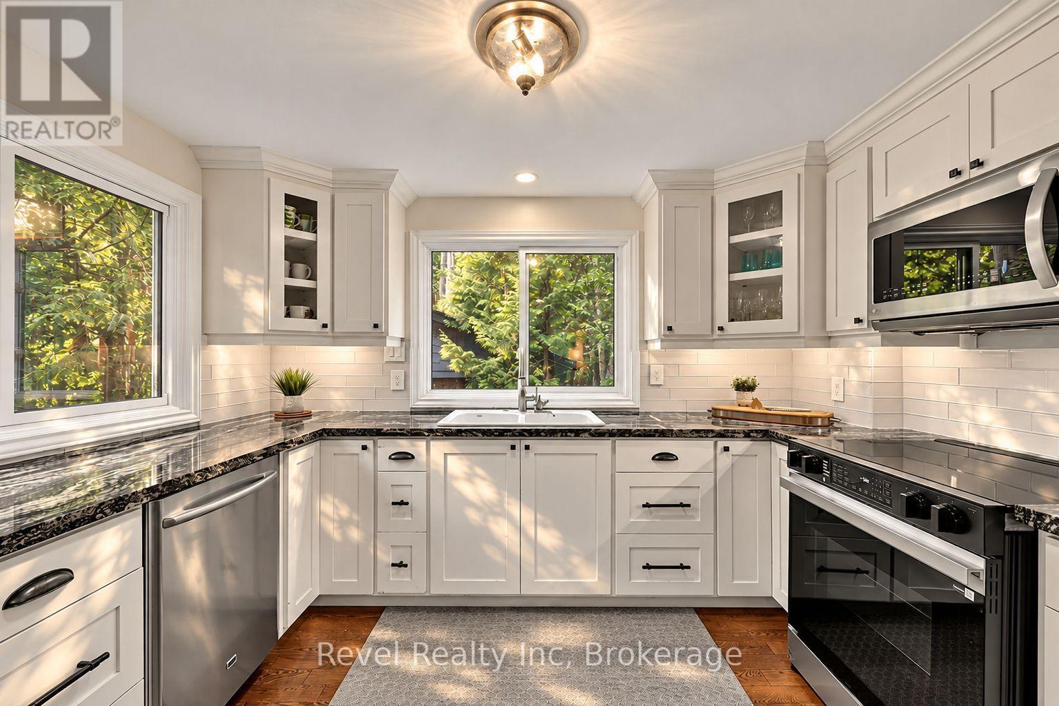 33 Greenwood Drive, Tiny, ON