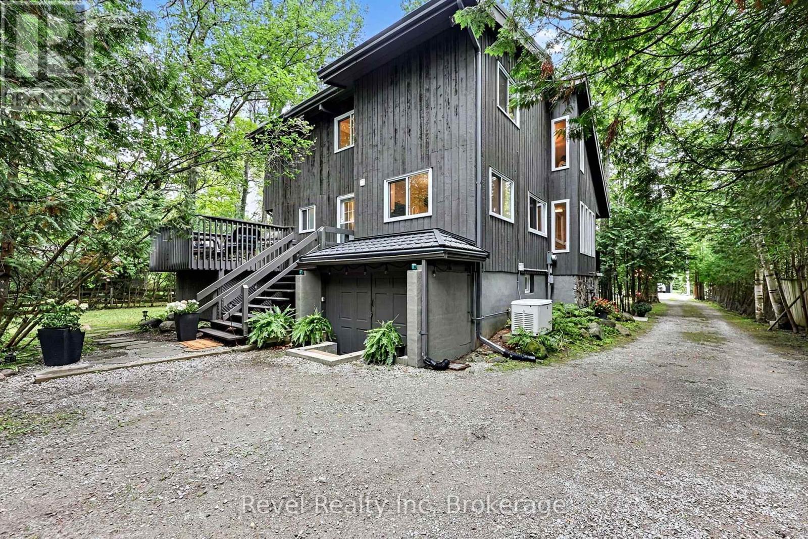 separate entrance to the basement - 33 Greenwood Drive, Tiny, ON