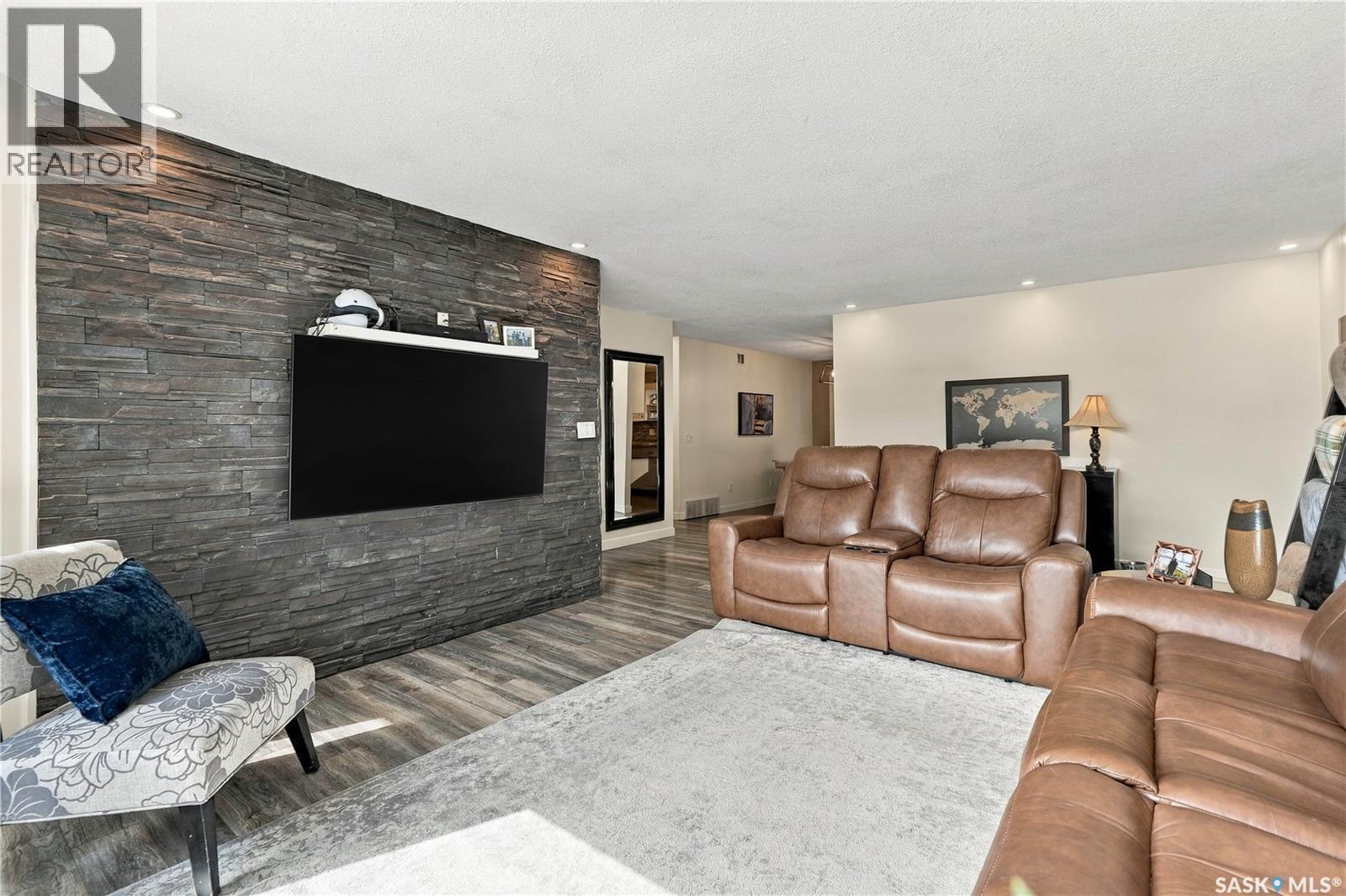 1716 Clive Bay E, Regina, SK