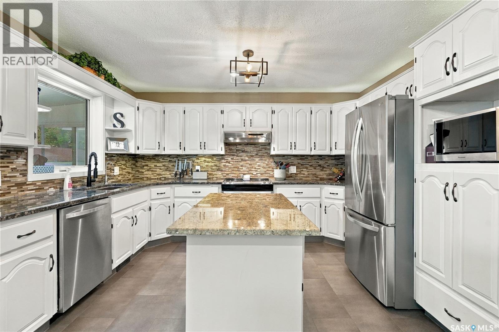 1716 Clive Bay E, Regina, SK