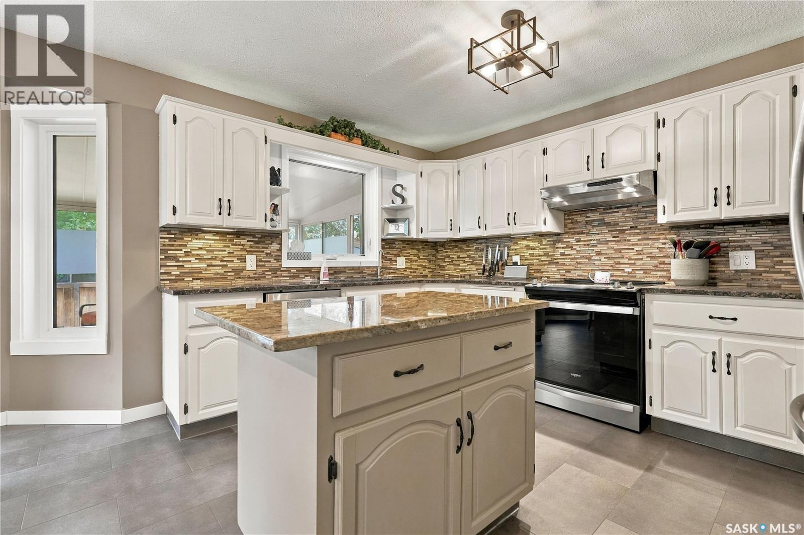 1716 Clive Bay E, Regina, SK