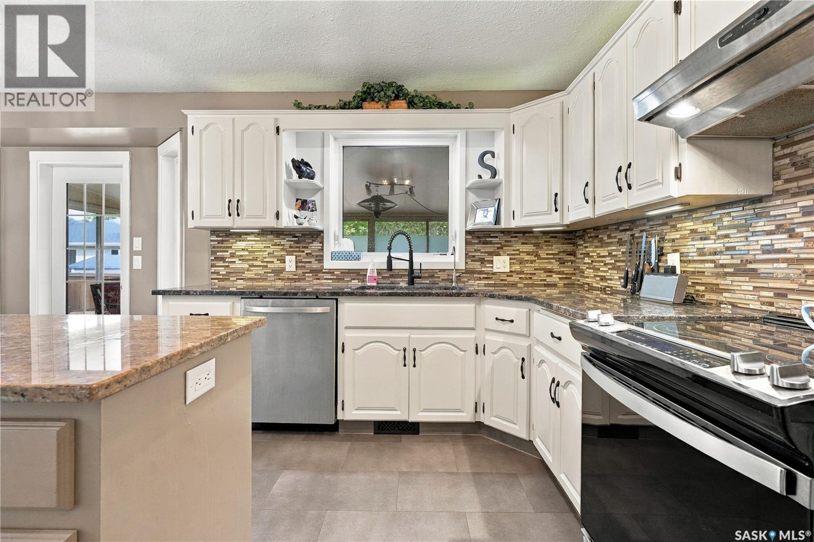 1716 Clive Bay E, Regina, SK