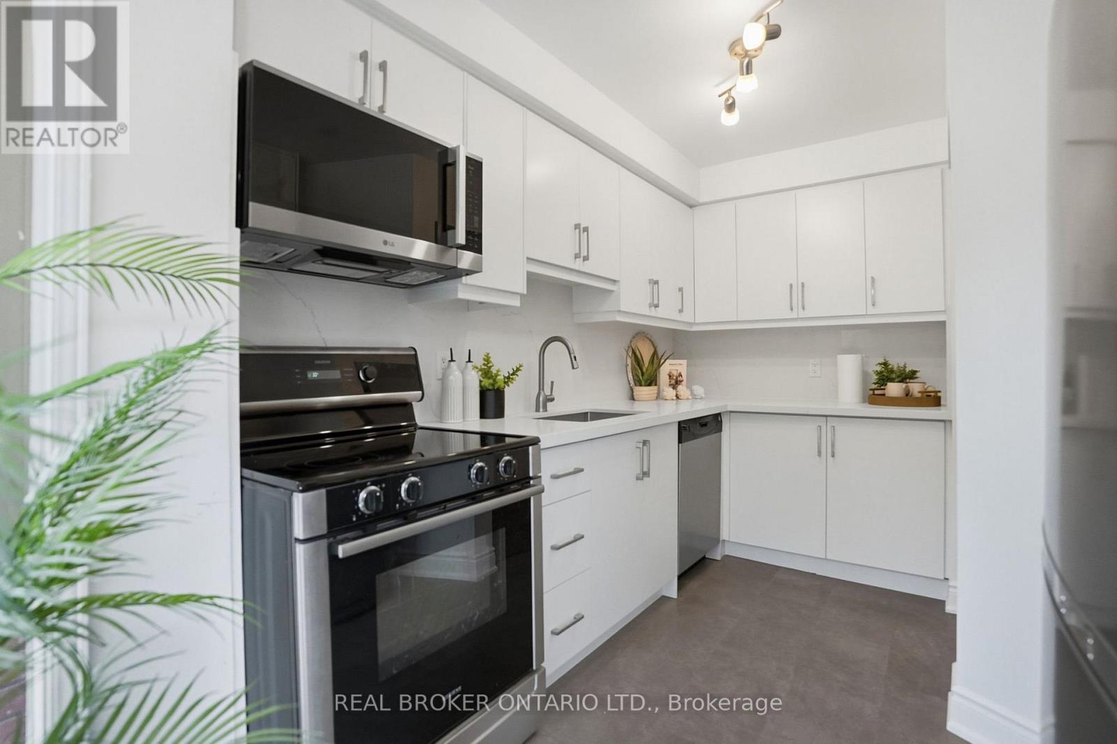 407 - 895 Maple Avenue, Burlington, ON
