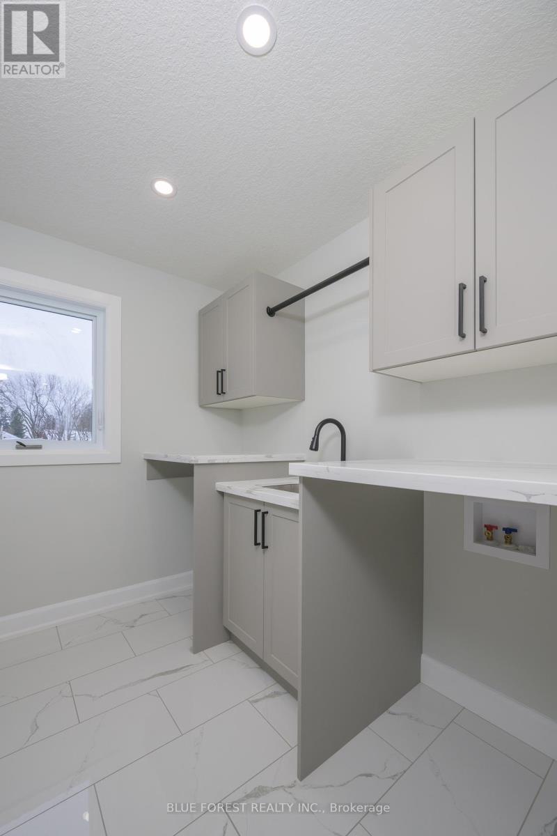619 Lions Park Drive, Strathroy-Caradoc (Mount Brydges), ON