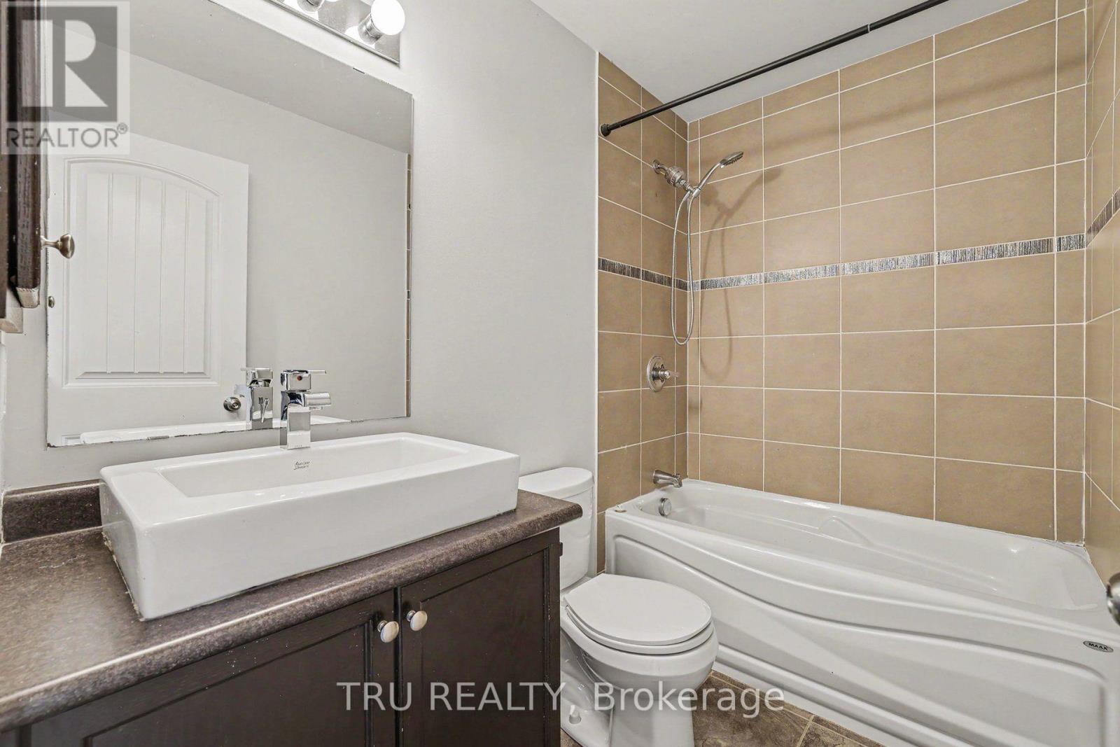 Full Bath - 641 Sunburst Street, Ottawa, ON