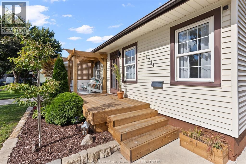 1734 Westcott, Windsor, ON