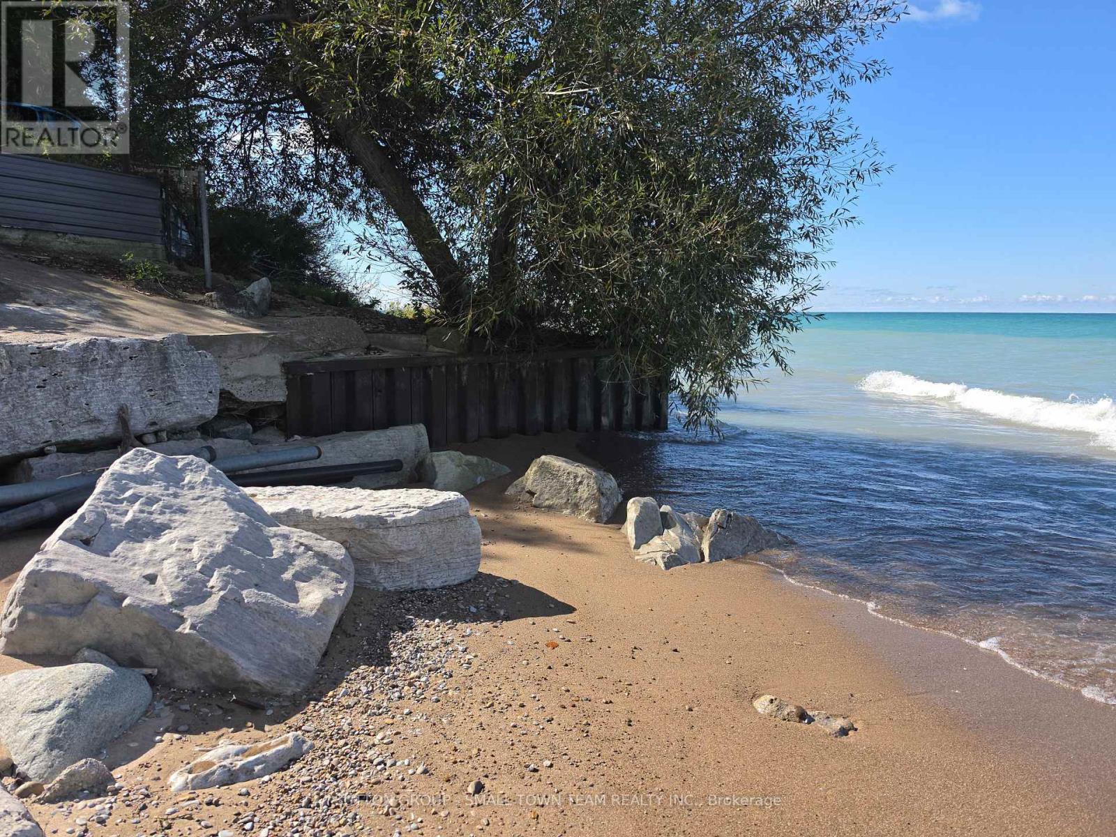 Beach access with Seawall Protection - 74399 Cardinal Court, Bluewater (Stanley), ON