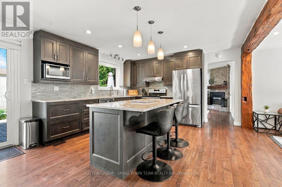 Beautiful Modern Kitchen - 74399 Cardinal Court, Bluewater (Stanley), ON