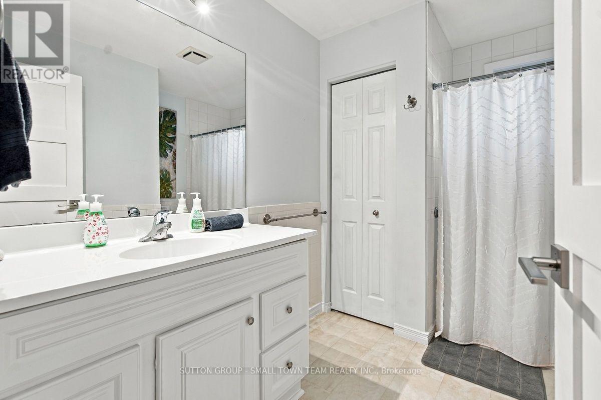 Main Floor Bathroom - 74399 Cardinal Court, Bluewater (Stanley), ON