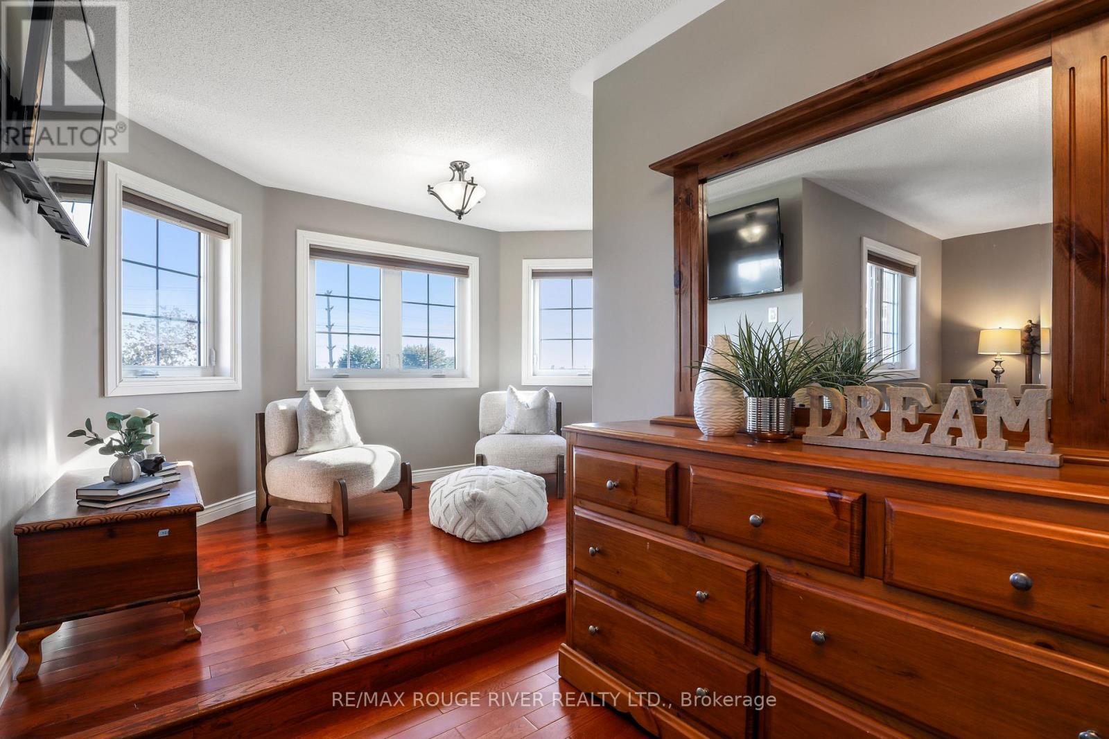 Sitting area in Primary Bedroom - 965 Ridge Valley Drive, Oshawa, ON
