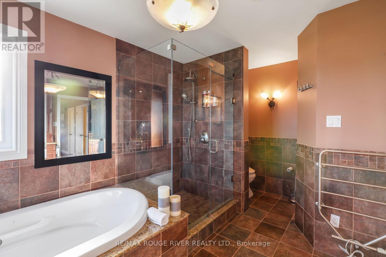 Ensuite Bathroom in Primary - 965 Ridge Valley Drive, Oshawa, ON